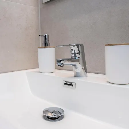 Charming & Modern Adriana